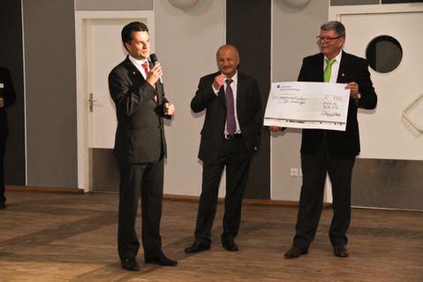 tl_files/images website/news/Scheckuebergabe _Sparkasse.jpg